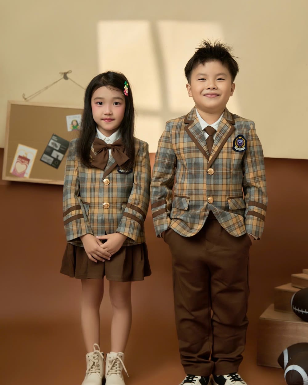 Đồng phục blazer kẻ caro kiểu Hàn cho bé